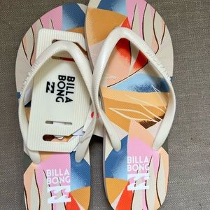 NWT Billabong flip flops